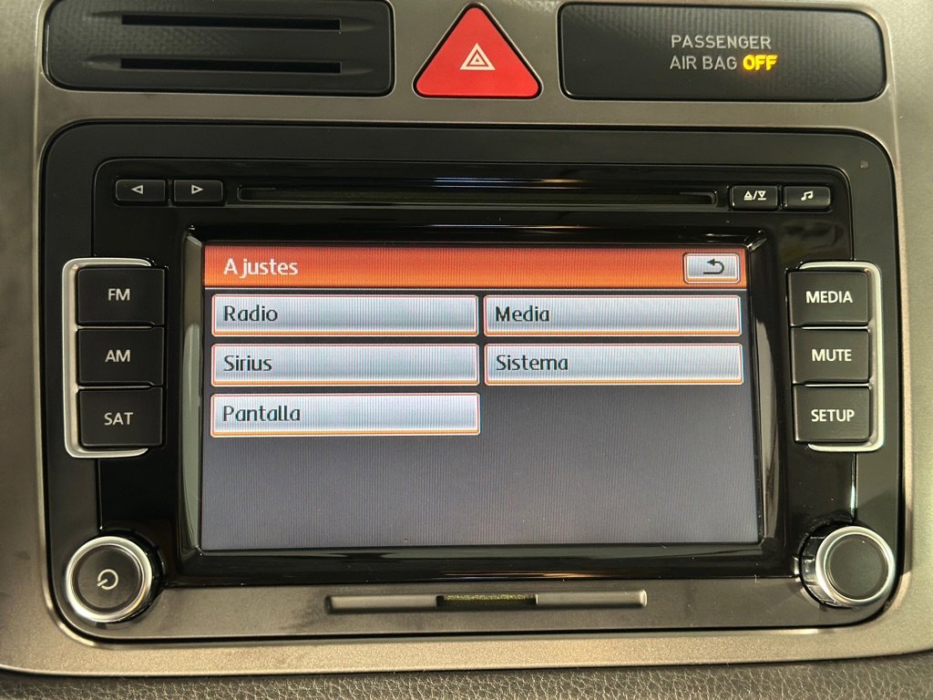 Used 2011 Volkswagen Tiguan S image 18