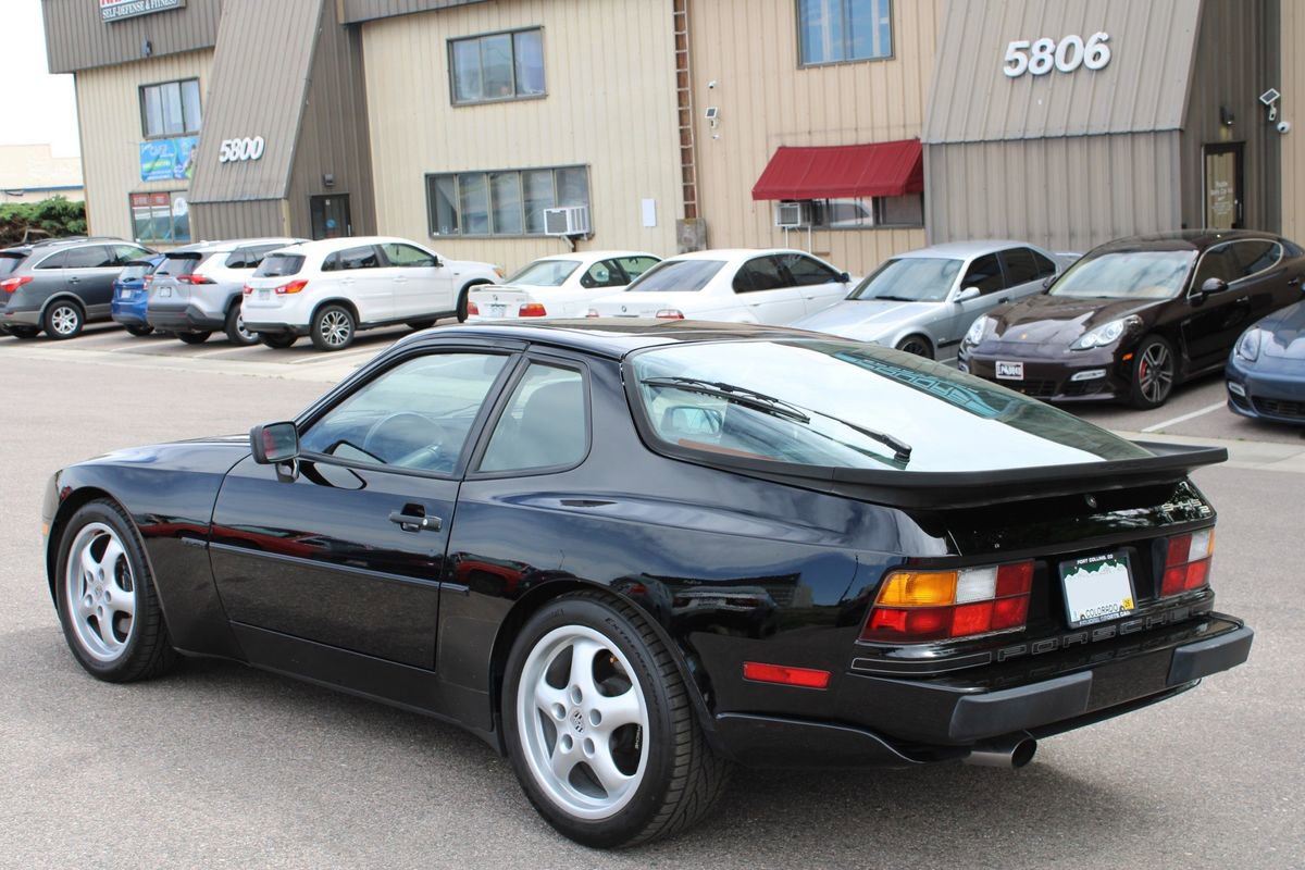Used 1990 Porsche 944 Coupe RWD image 3