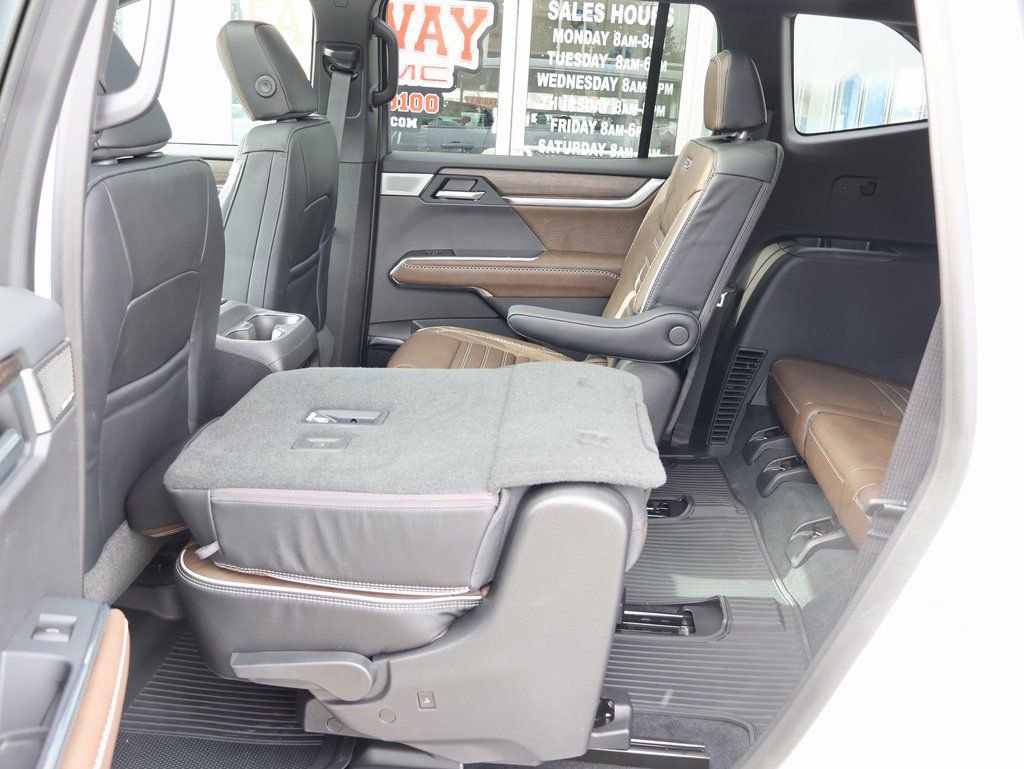 New 2026 GMC Acadia Denali Ultimate w/ LPO, Floor Liner Package image 28