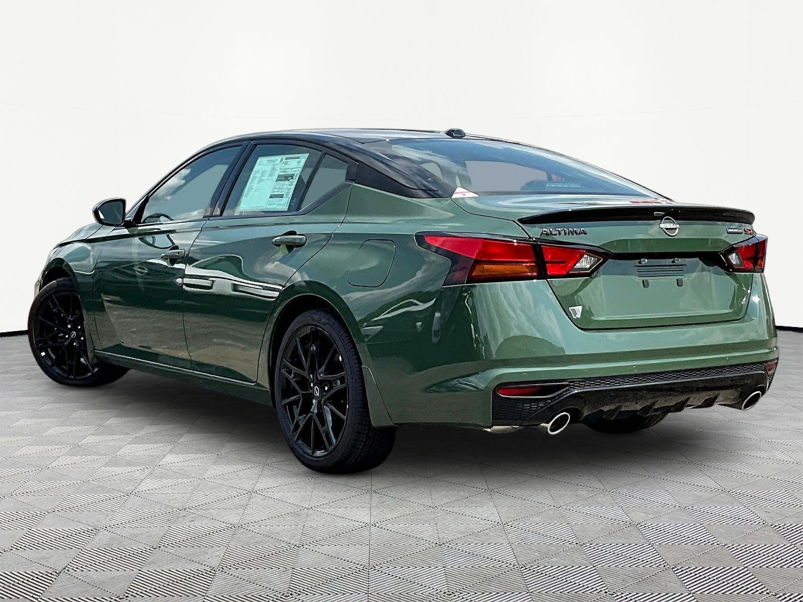 New 2026 Nissan Altima 2.5 SR w/ SR Midnight Edition Package FWD image 4