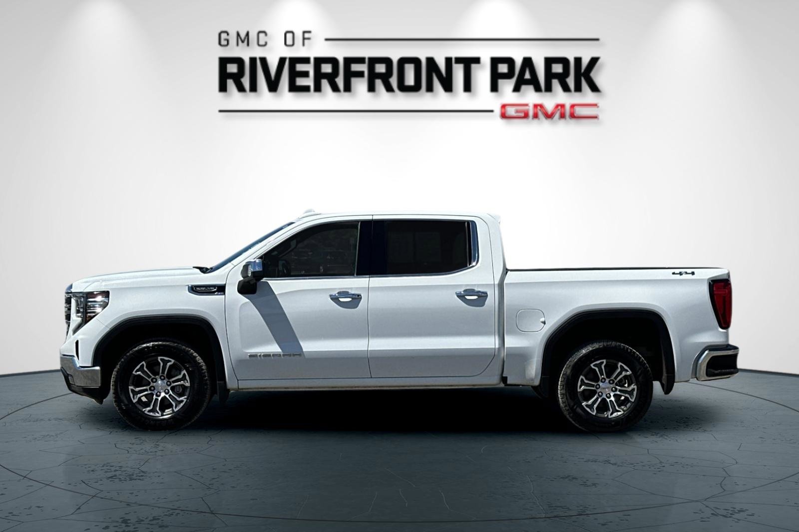 Used 2024 GMC Sierra 1500 SLT image 6