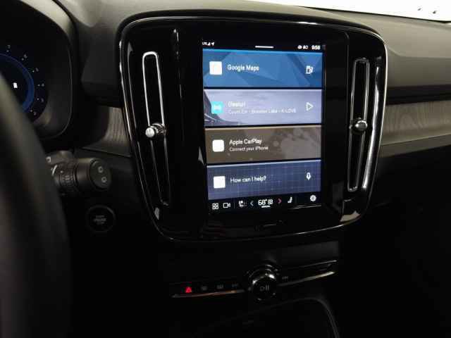 Certified 2025 Volvo XC40 B5 Core image 25