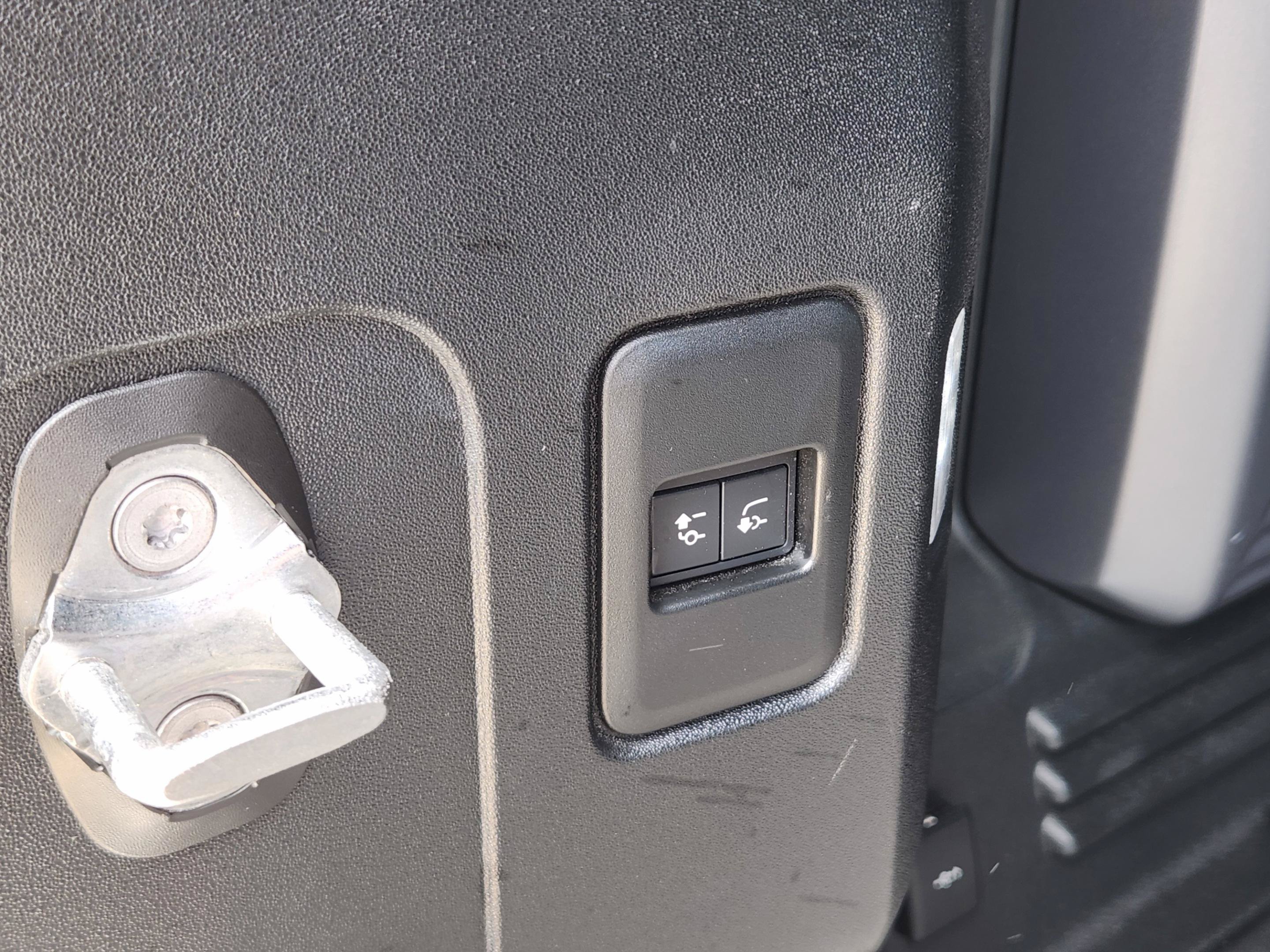 Certified 2021 Land Rover Defender 110 X-Dynamic SE AWD/4WD image 7