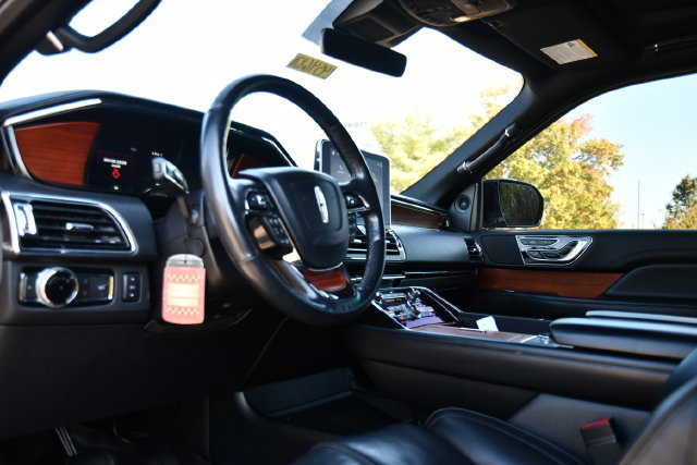 Used 2019 Lincoln Navigator L Reserve AWD/4WD image 12