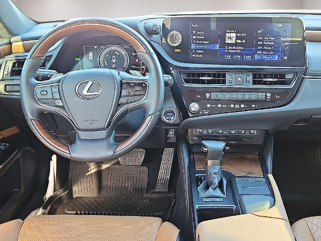 Used 2022 Lexus ES 300h Ultra Luxury w/ Accessory Package 2 FWD image 16
