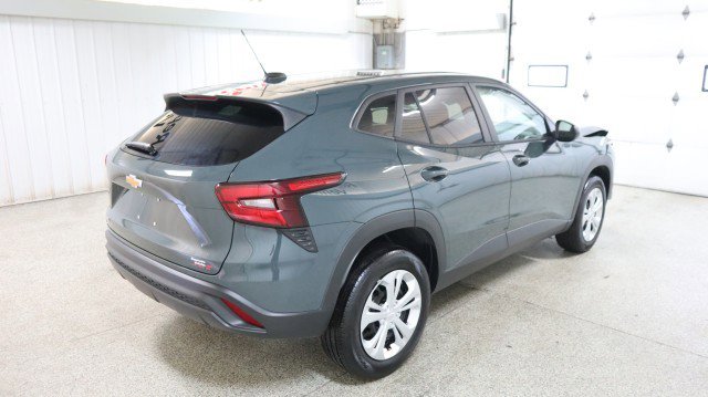 Used 2025 Chevrolet Trax LS image 6