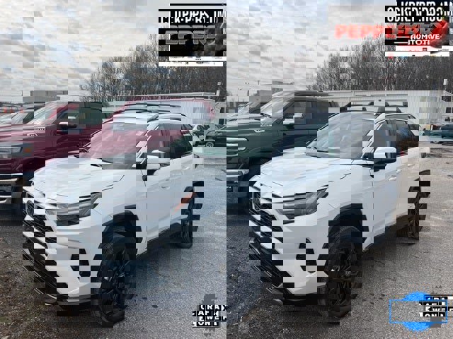 Used 2024 Toyota RAV4 SE w/ Convenience Package image 1