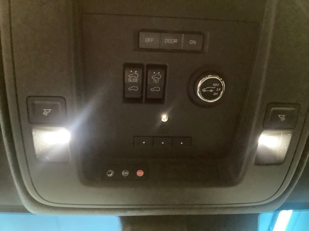 Used 2018 Cadillac Escalade Platinum image 21