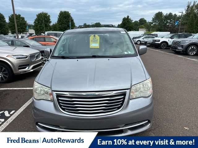 Used 2013 Chrysler Town & Country Touring FWD image 2
