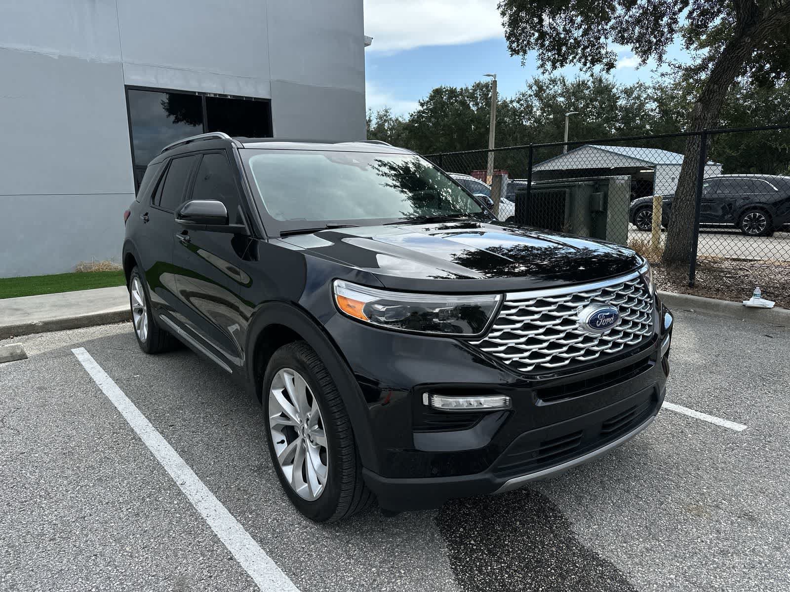 Used 2023 Ford Explorer Platinum w/ Technology Package AWD/4WD image 11