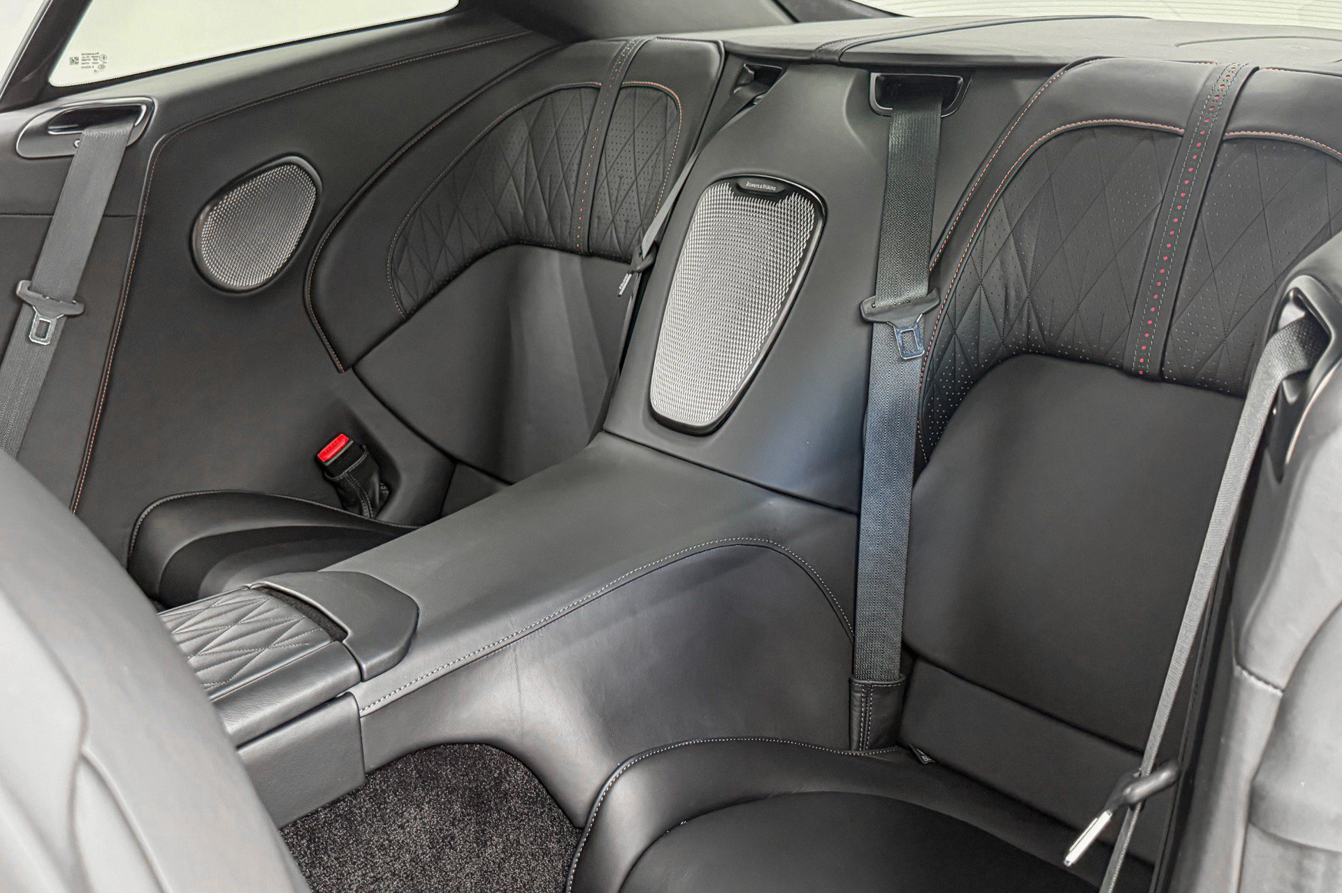 Used 2024 Aston Martin DB12 Coupe RWD image 16