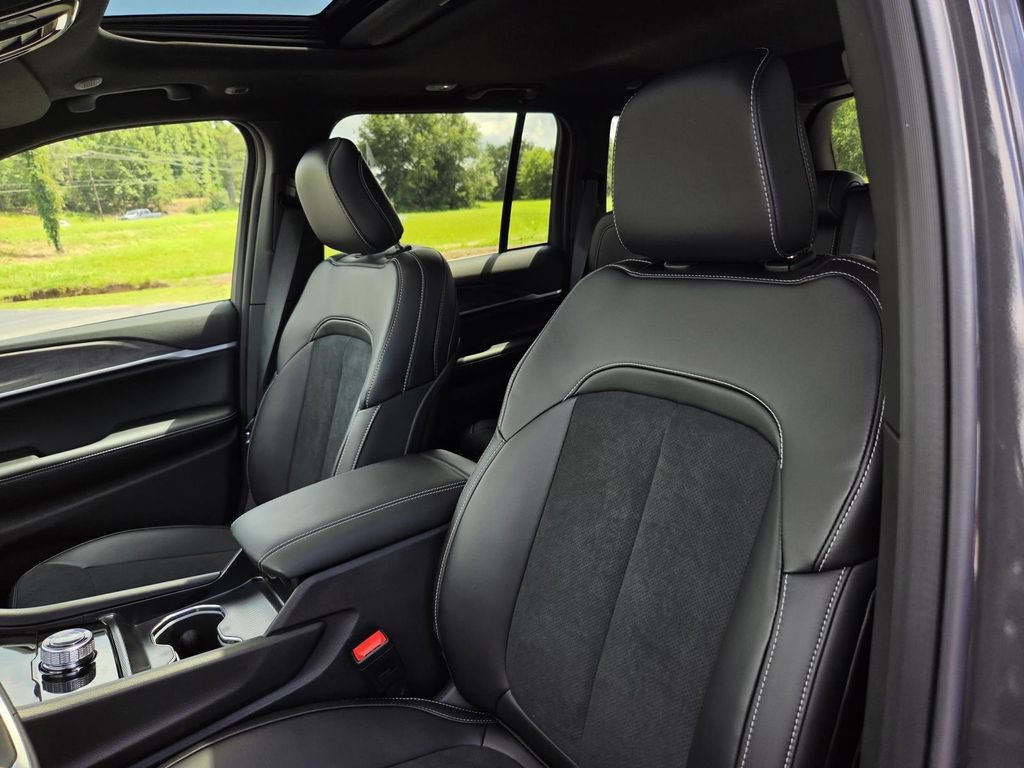 New 2026 Jeep Grand Cherokee Altitude RWD image 13