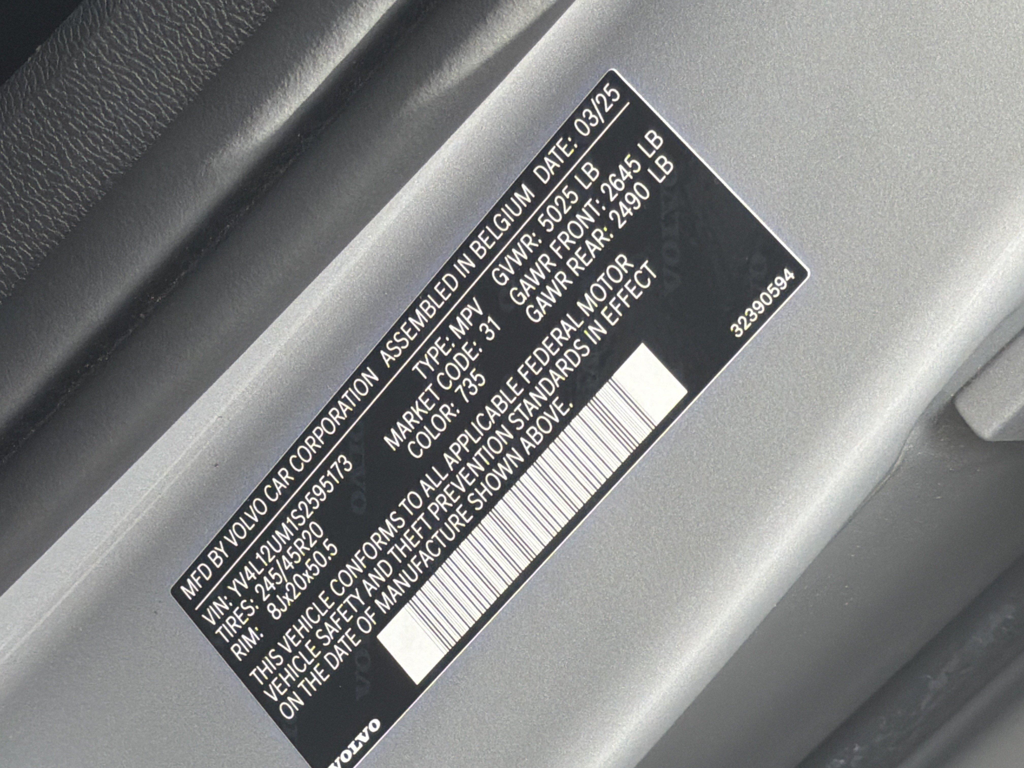 Certified 2025 Volvo XC40 B5 Ultra AWD/4WD image 37