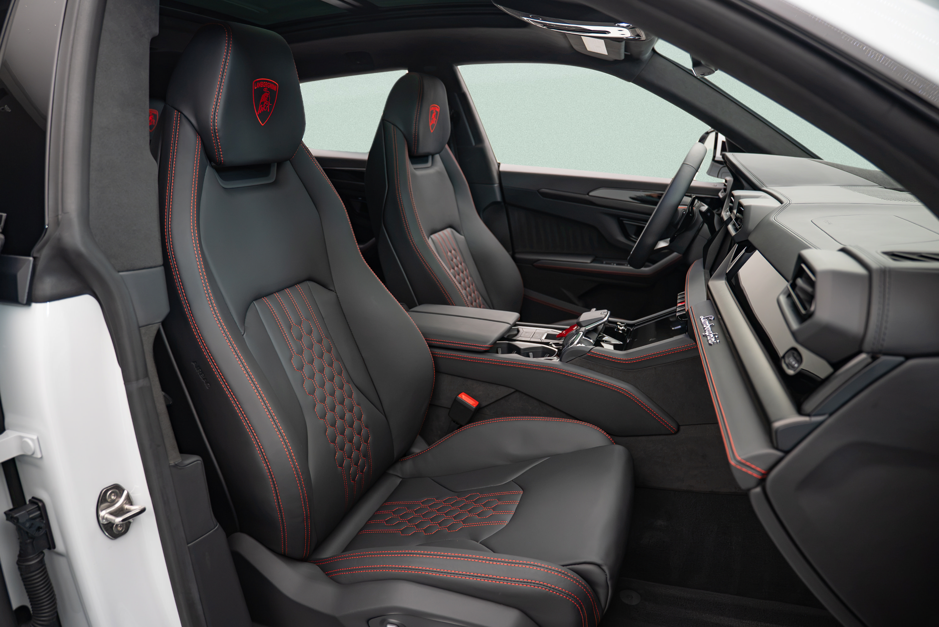 Used 2025 Lamborghini Urus SE AWD/4WD image 10