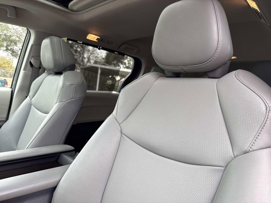 Used 2023 Toyota Sienna XLE image 22