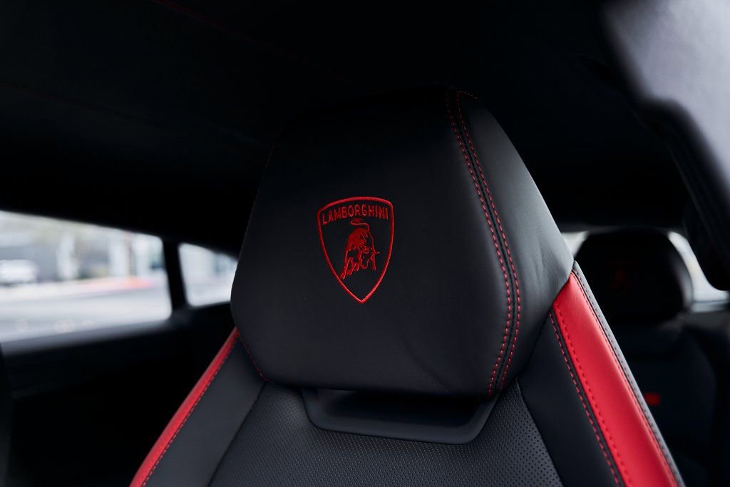 Used 2024 Lamborghini Urus Performante AWD/4WD image 54