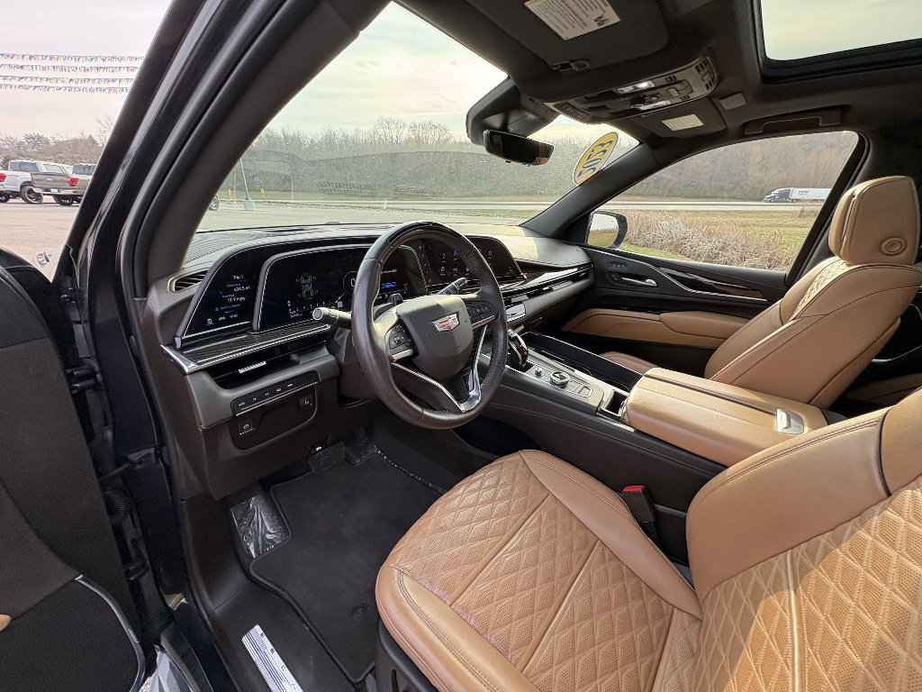 Used 2023 Cadillac Escalade Premium Luxury w/ LPO, Radiant Package AWD/4WD image 29