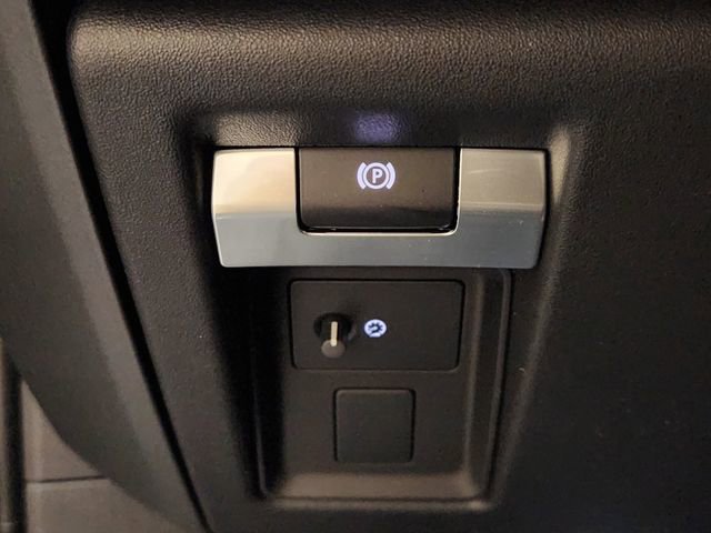 New 2026 Land Rover Defender 110 X-Dynamic SE image 21