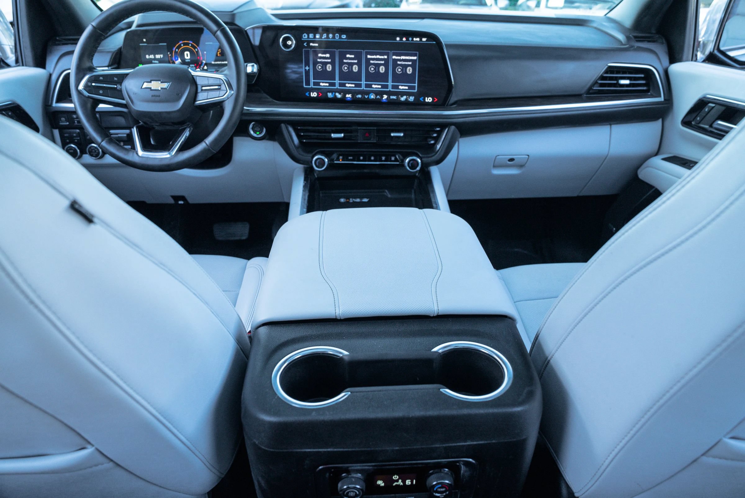 Used 2025 Chevrolet Suburban Premier AWD/4WD image 24