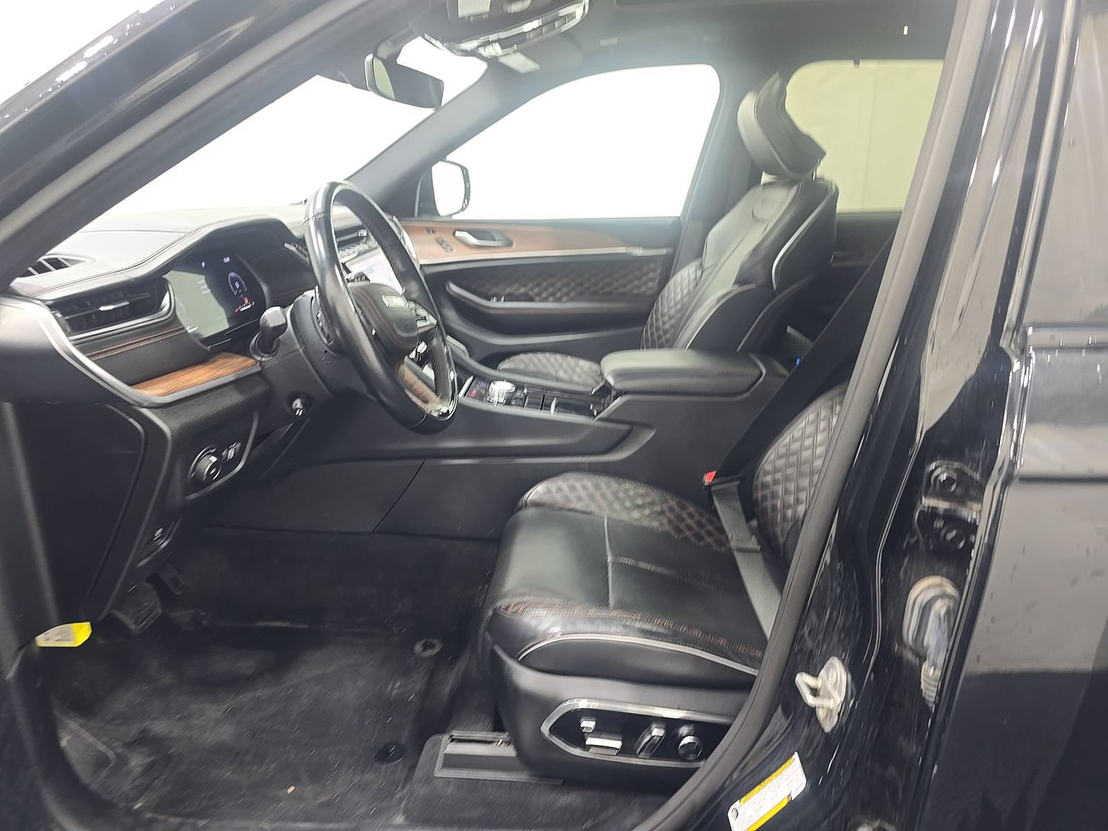 Used 2021 Jeep Grand Cherokee L Summit w/ Luxury Tech Group V AWD/4WD image 10