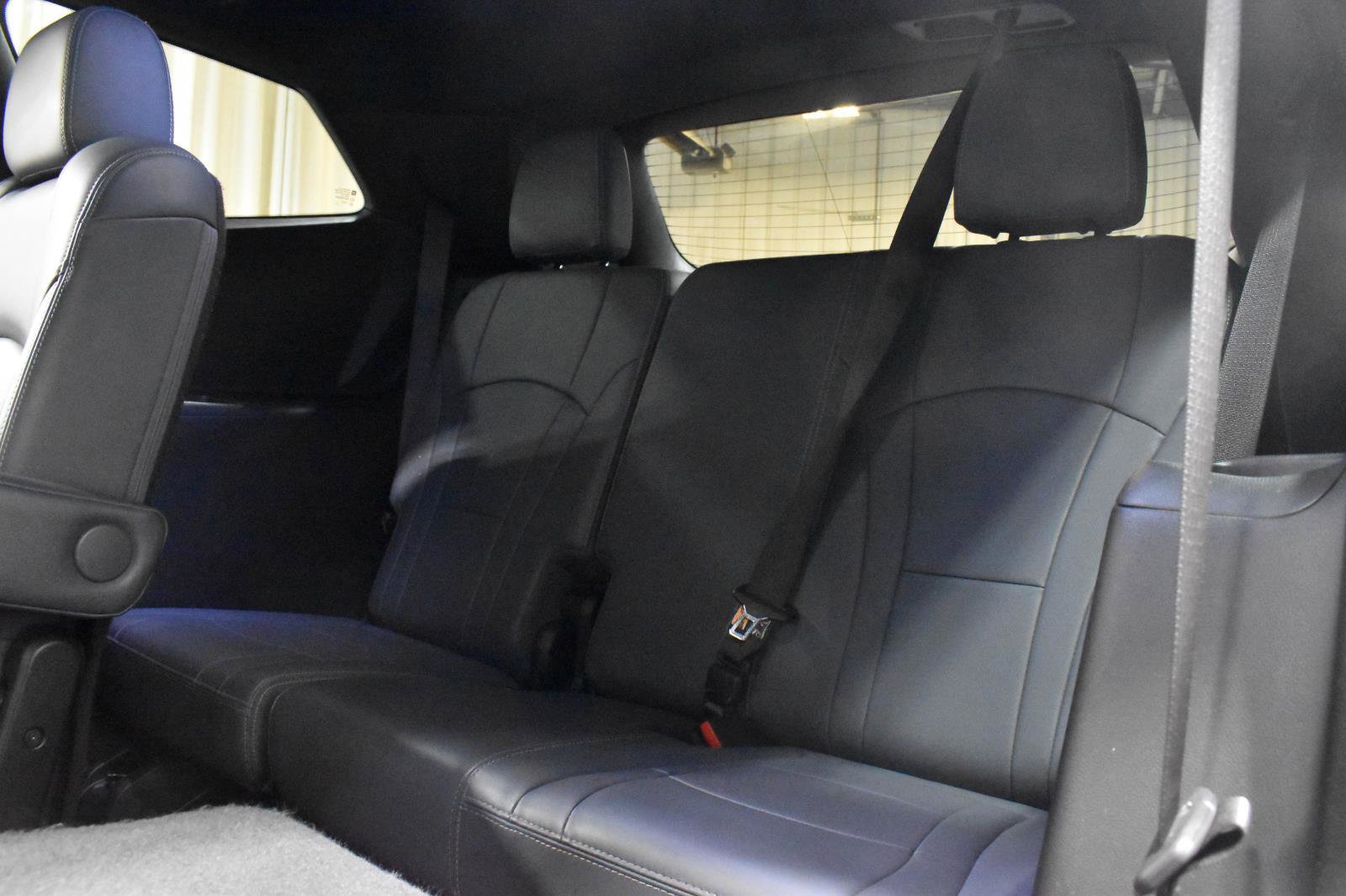 Used 2023 Buick Enclave Essence image 17