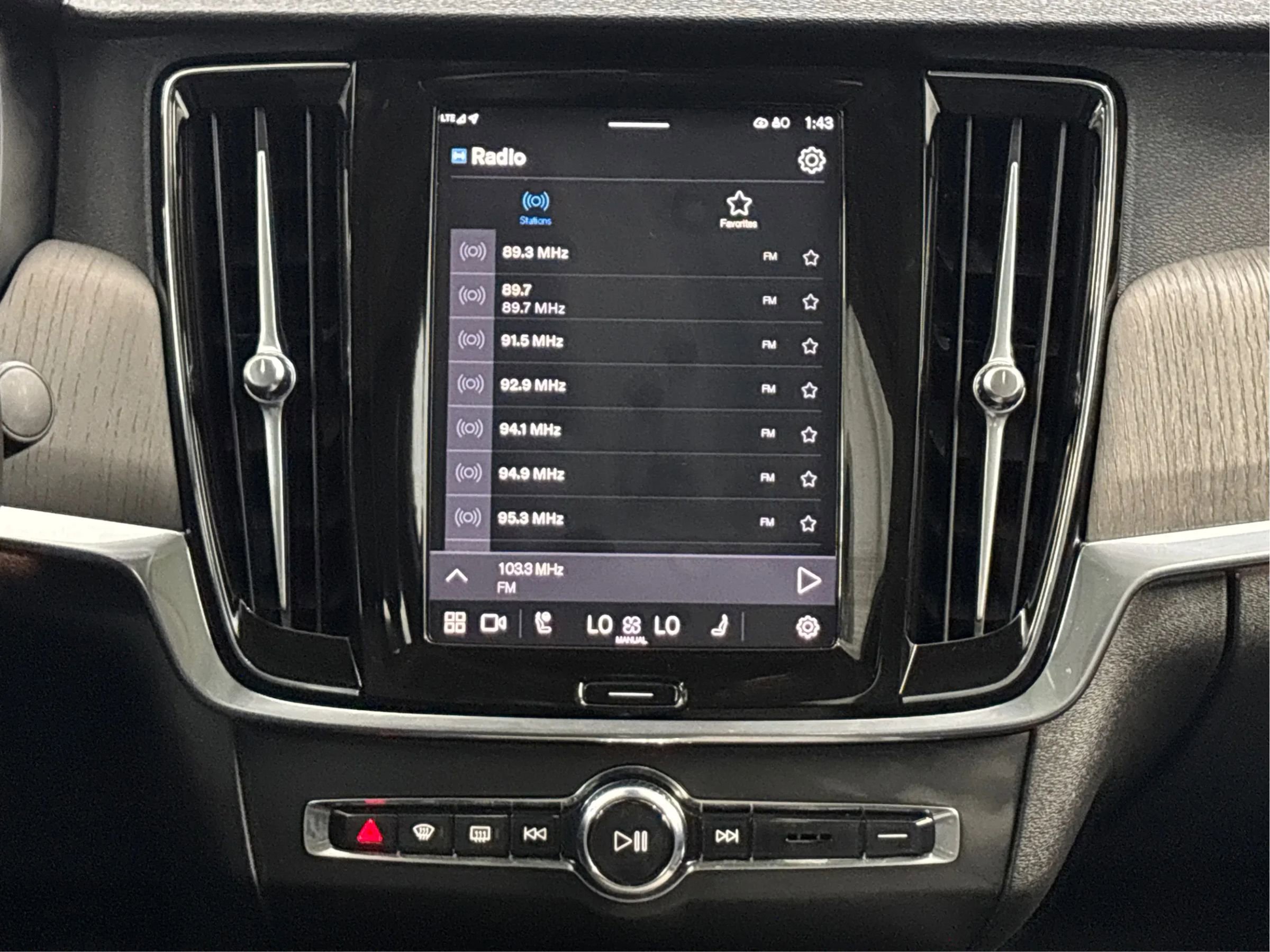 Used 2024 Volvo S90 B6 Plus AWD/4WD image 19