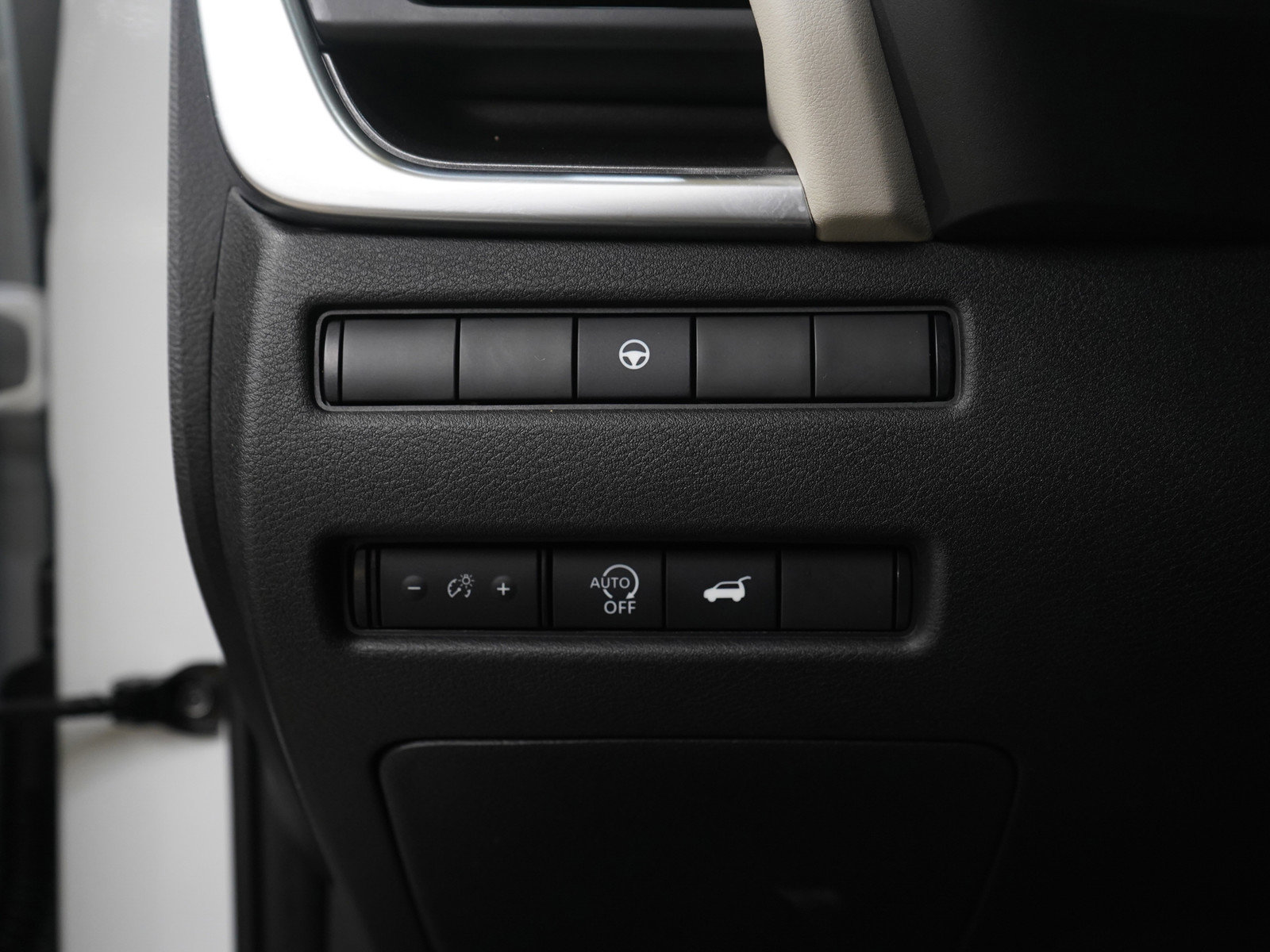 Used 2025 Nissan Rogue SV w/ SV Premium Package image 26