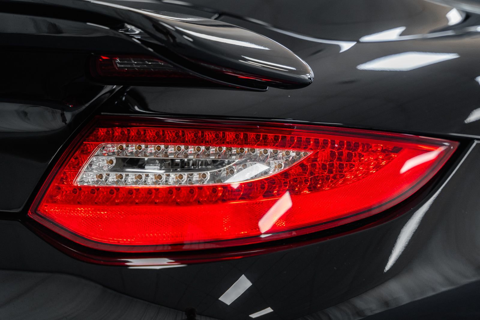 Used 2011 Porsche 911 Turbo S image 15