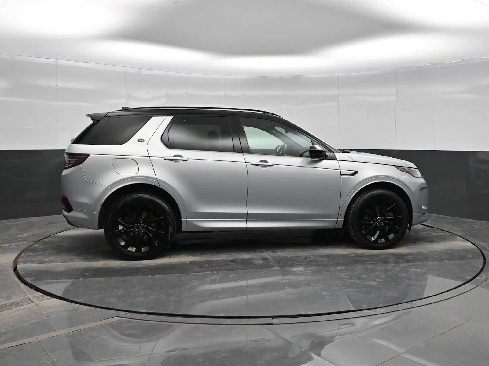 Used 2023 Land Rover Discovery Sport SE R-Dynamic image 9