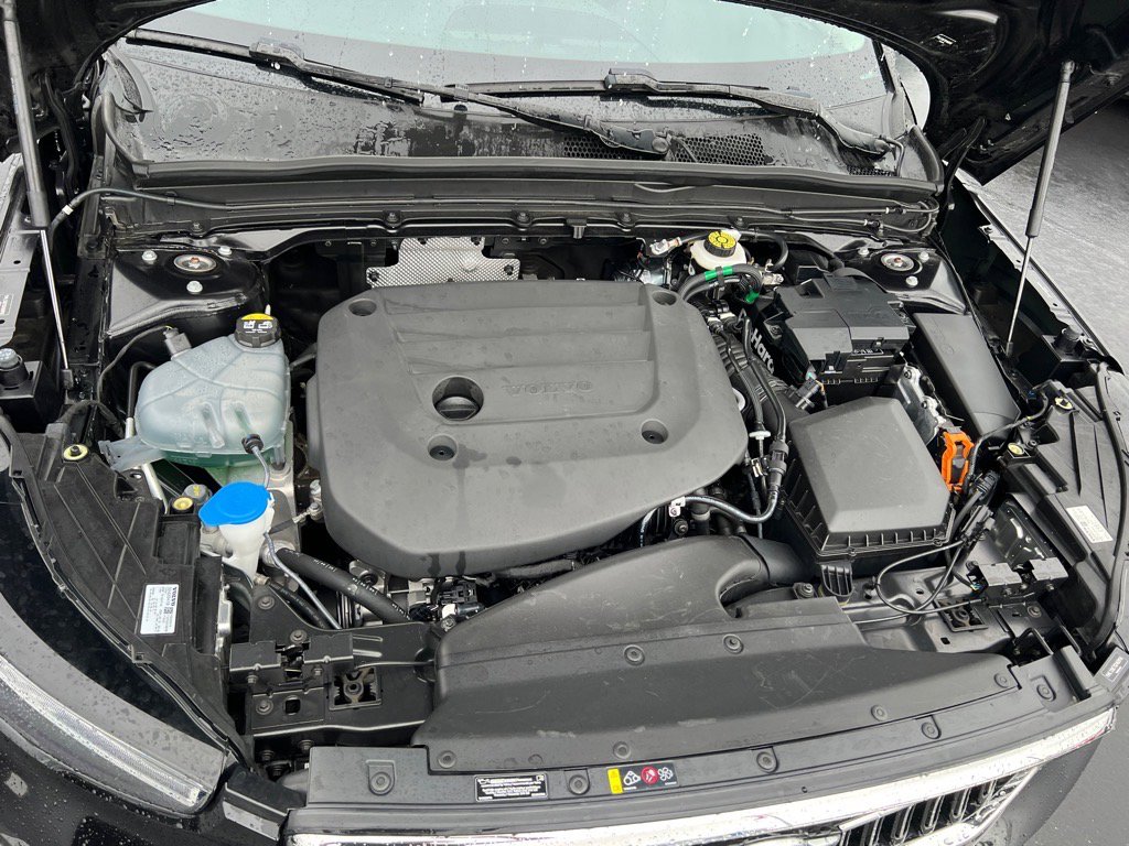 Used 2025 Volvo XC40 B5 Plus image 31