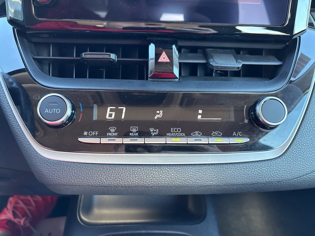 Used 2025 Toyota Corolla LE FWD image 40