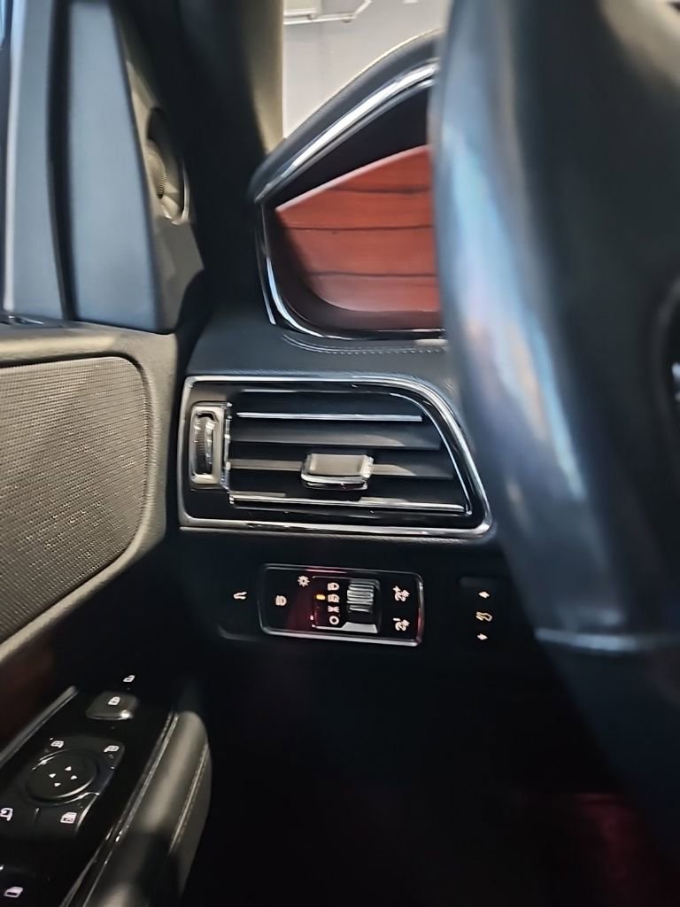 Used 2023 Lincoln Navigator Reserve AWD/4WD image 39