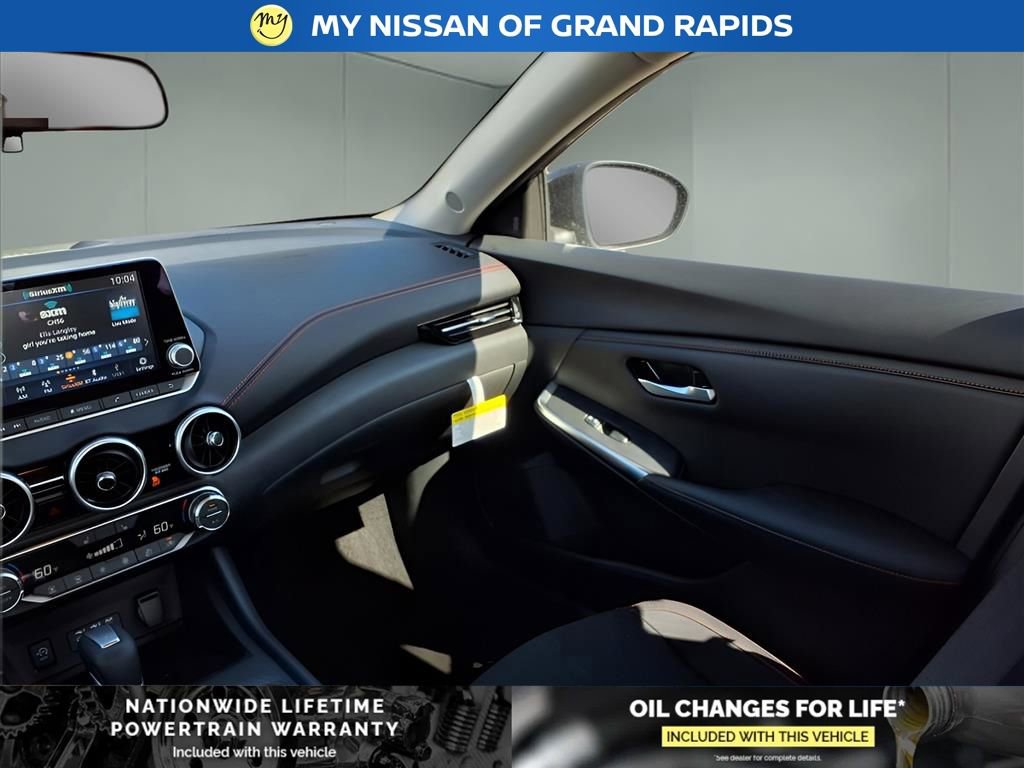 New 2025 Nissan Sentra SR w/ Midnight Edition image 5