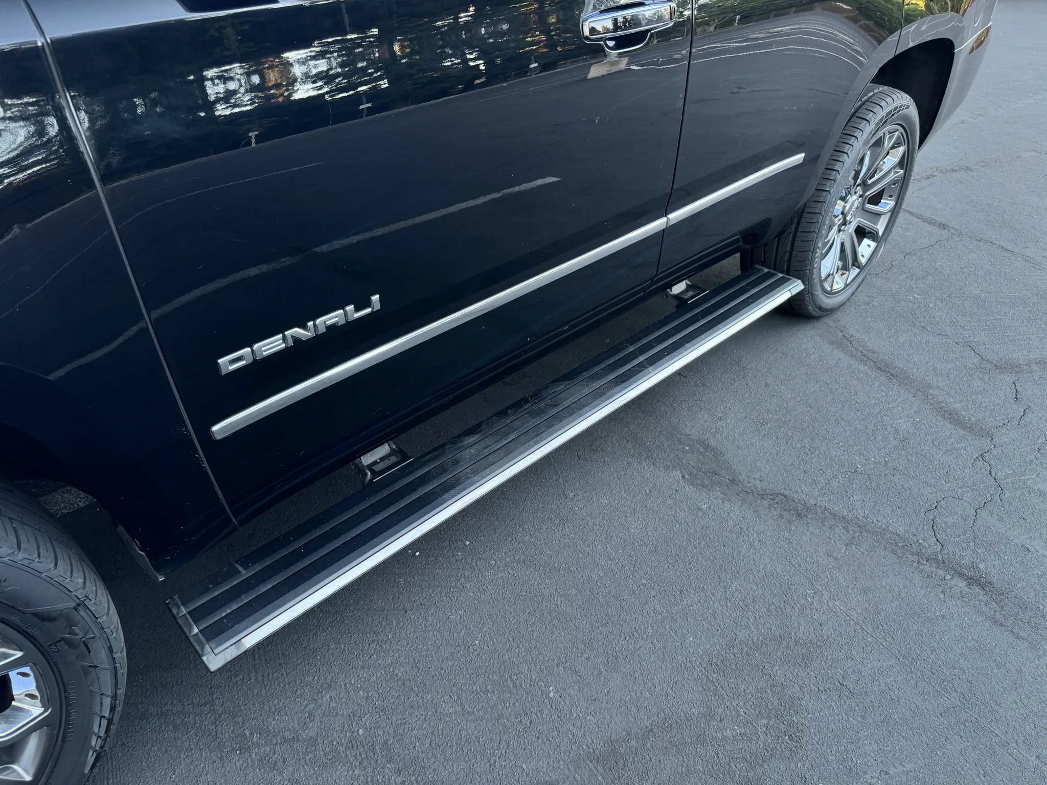 Used 2016 GMC Yukon Denali w/ Open Road Package RWD image 29