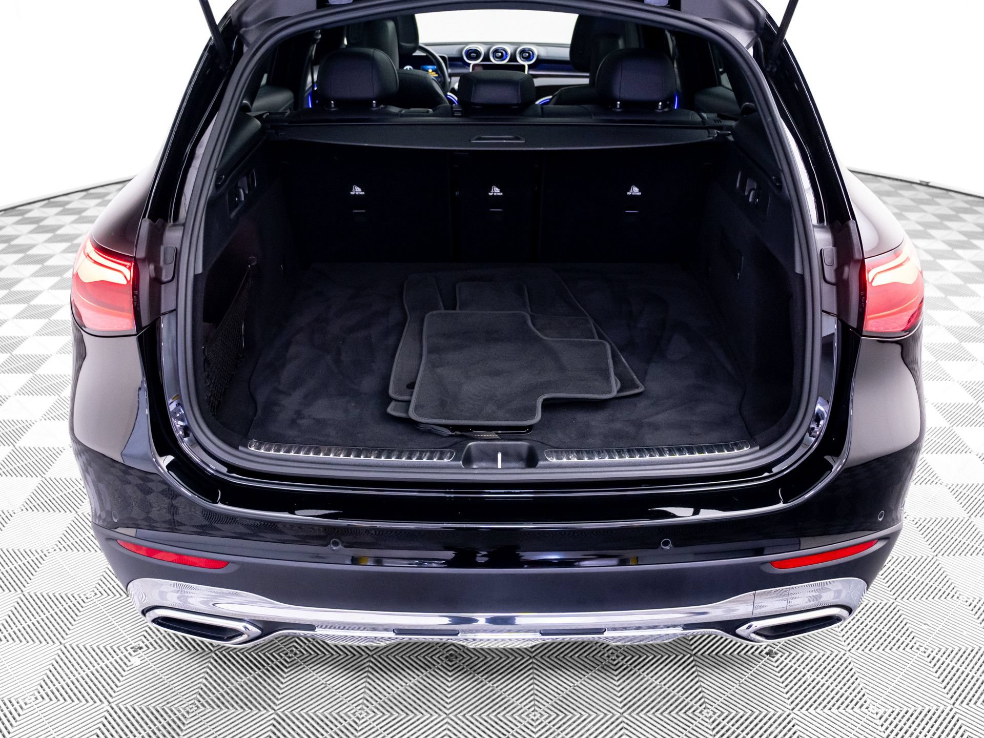 Used 2023 Mercedes-Benz GLC 300 4MATIC w/ Exclusive Trim Package image 32