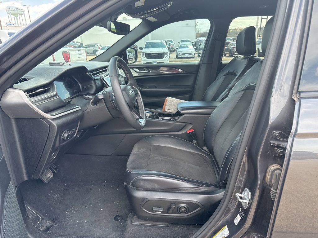 Used 2023 Jeep Grand Cherokee L Laredo image 10