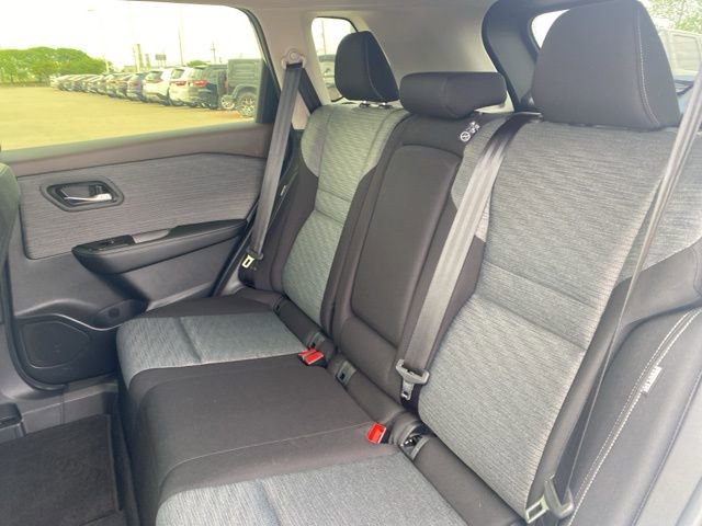 Used 2023 Nissan Rogue SV AWD/4WD image 12
