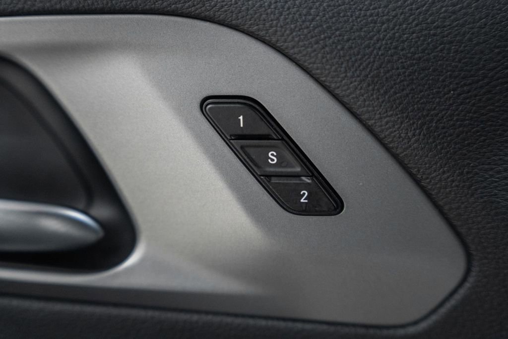 Used 2025 Chrysler Pacifica Select image 41