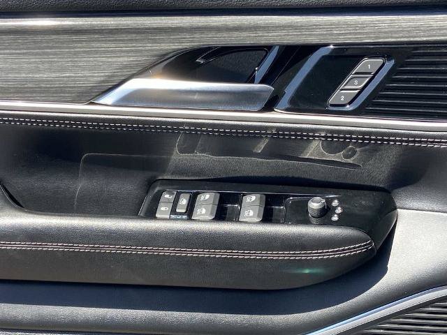 Used 2024 Jeep Wagoneer Series II w/ Flexible Seating Group AWD/4WD image 19