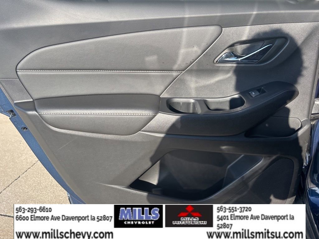 Used 2023 Chevrolet Traverse LT w/ LT Premium Package AWD/4WD image 12