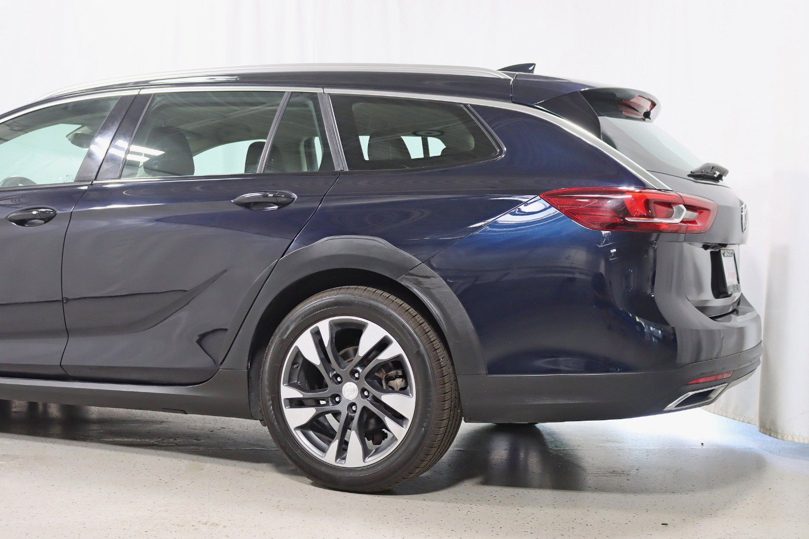 Used 2018 Buick Regal Preferred w/ Sights and Sounds Package AWD/4WD image 10