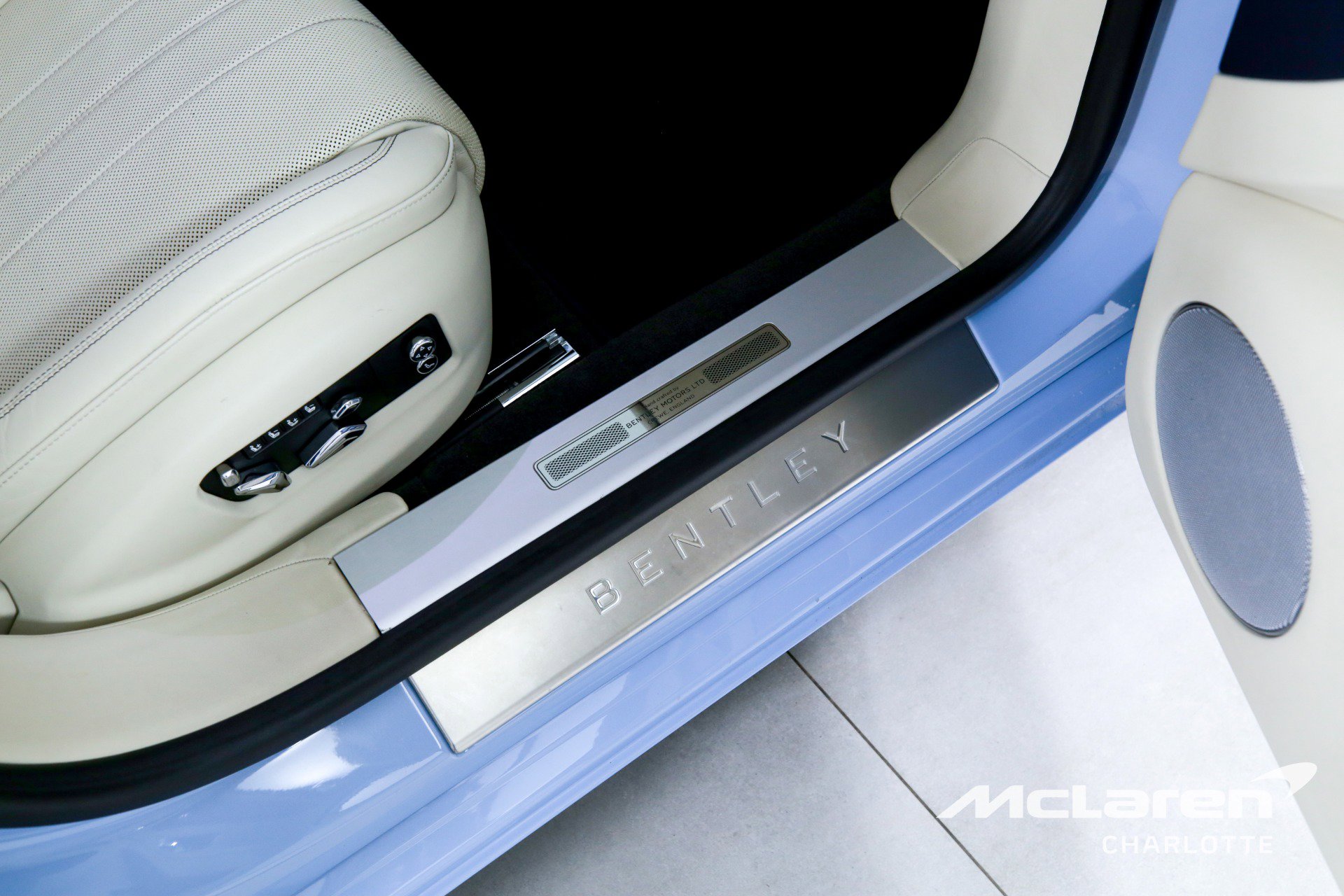 Used 2022 Bentley Flying Spur V8 image 28