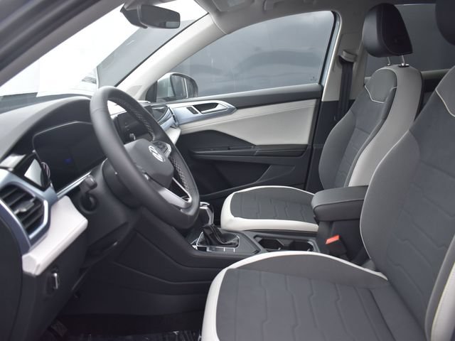 Used 2025 Volkswagen Taos SE FWD image 9