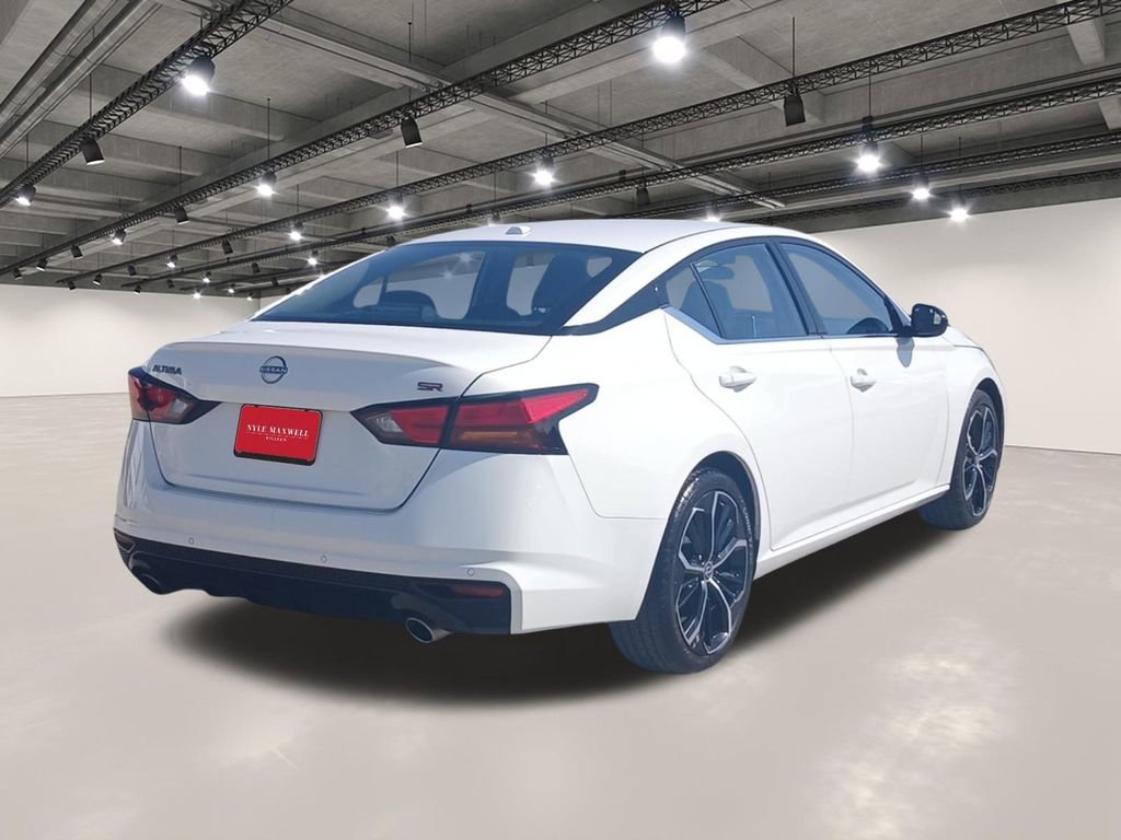 Used 2024 Nissan Altima 2.5 SR FWD image 16