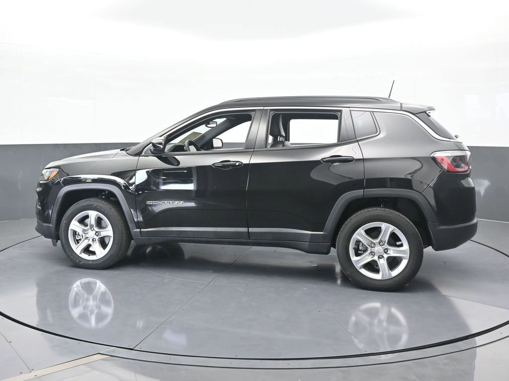 Used 2024 Jeep Compass Latitude video 3