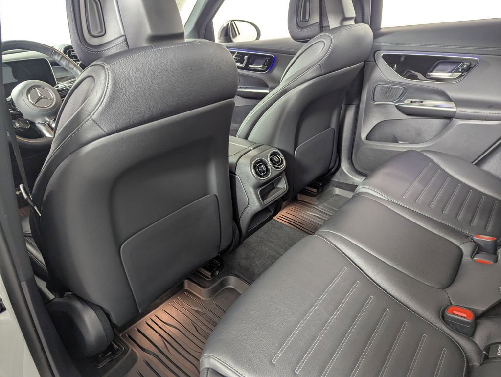 Used 2025 Mercedes-Benz GLC 43 AMG 4MATIC image 31