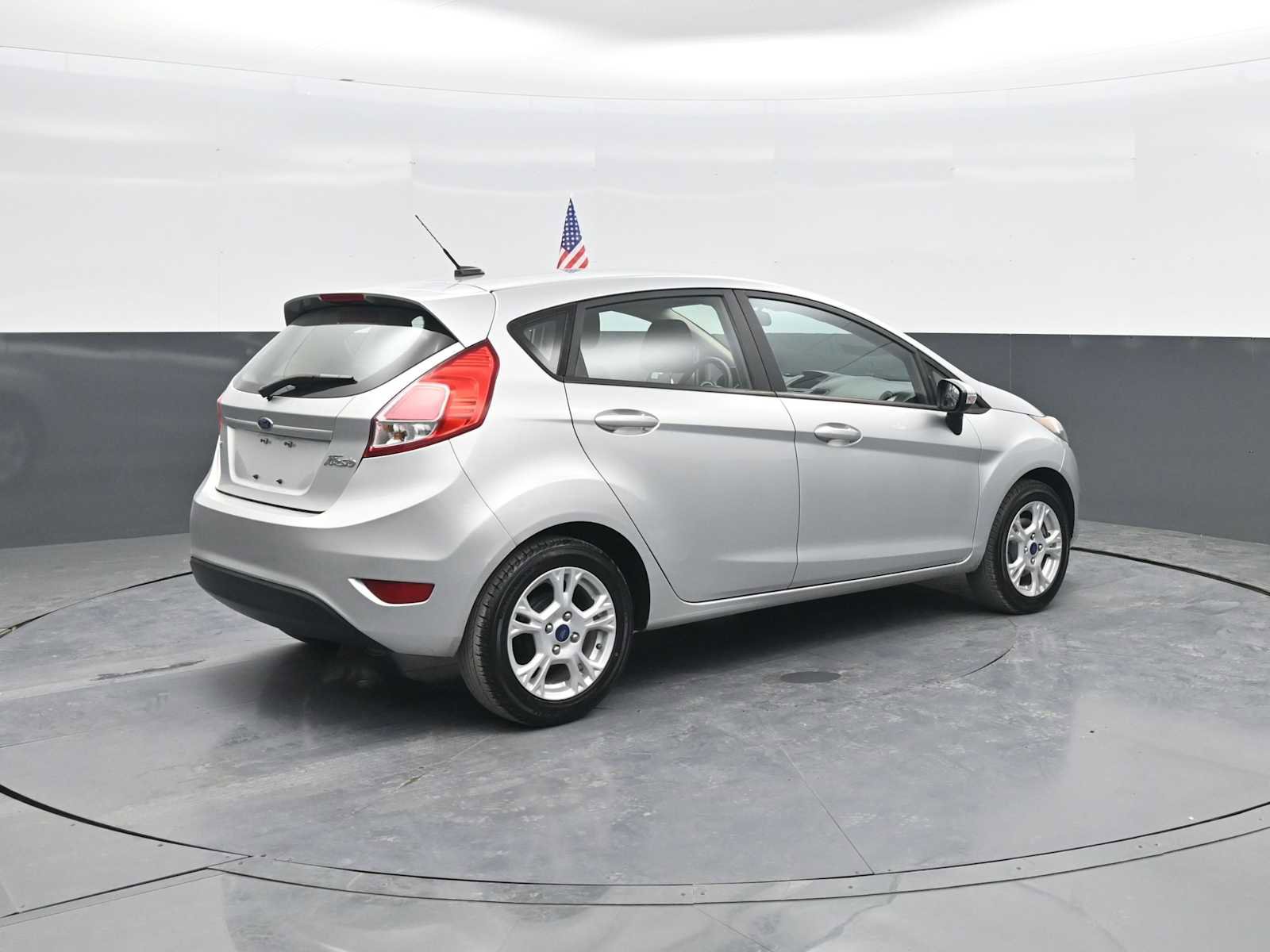 Used 2016 Ford Fiesta SE w/ Cold Weather Package FWD image 8