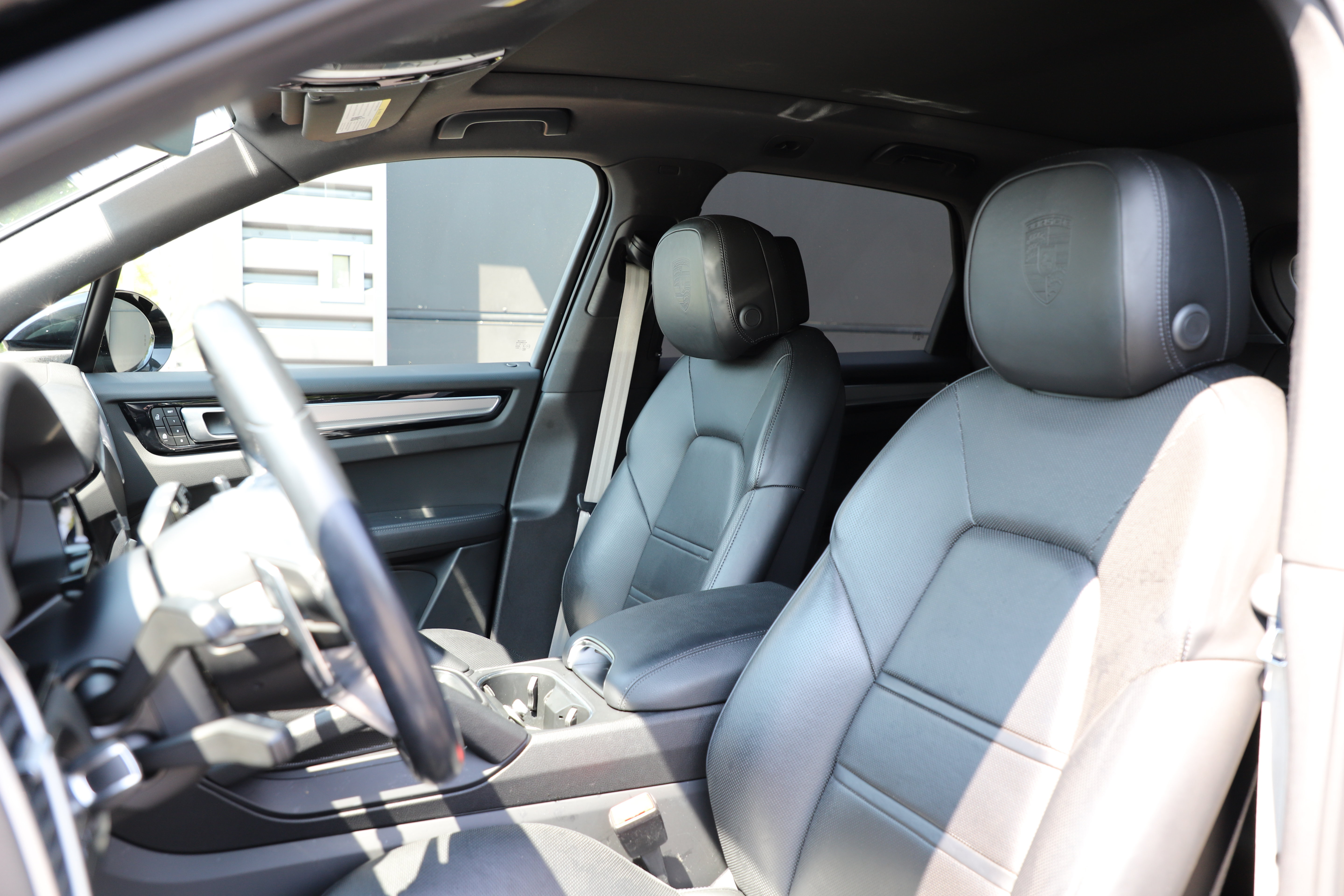 Used 2023 Porsche Cayenne Platinum Edition AWD/4WD image 18