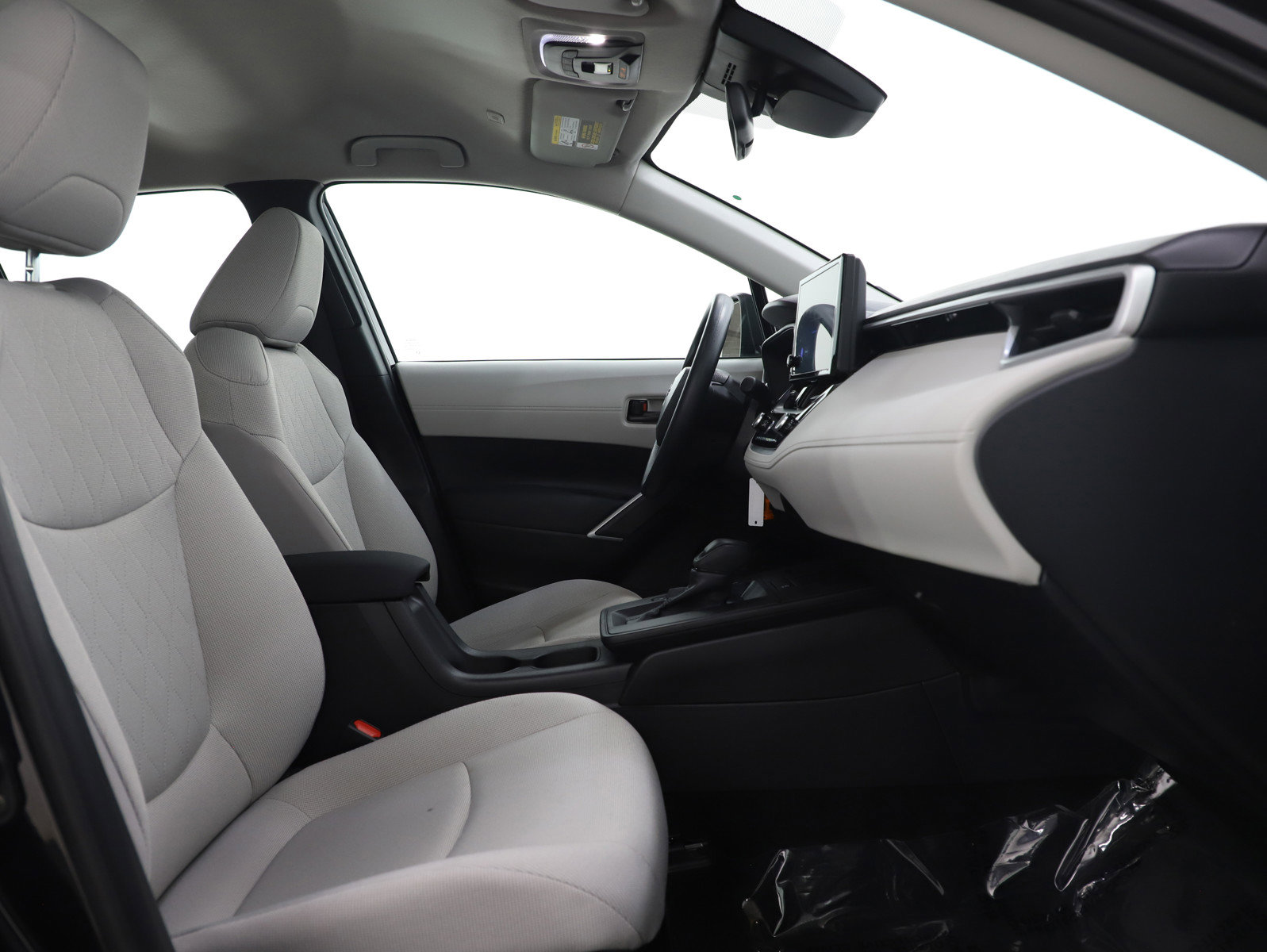 Used 2026 Toyota Corolla Cross L image 11