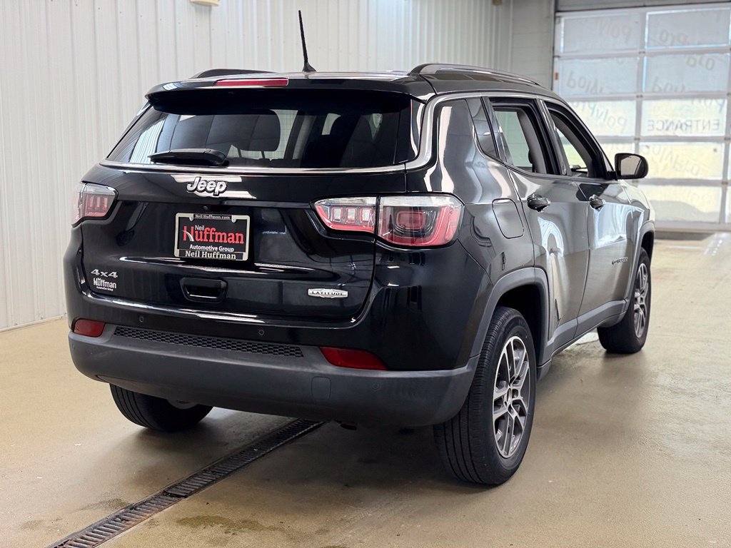 Used 2017 Jeep Compass Latitude w/ Safe & Security Group AWD/4WD image 5